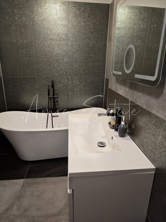 Apartament ultrafinisat 3 camere + terasa 60 mp