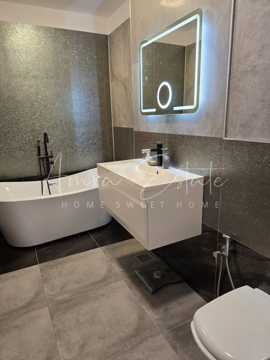 Apartament ultrafinisat 3 camere + terasa 60 mp