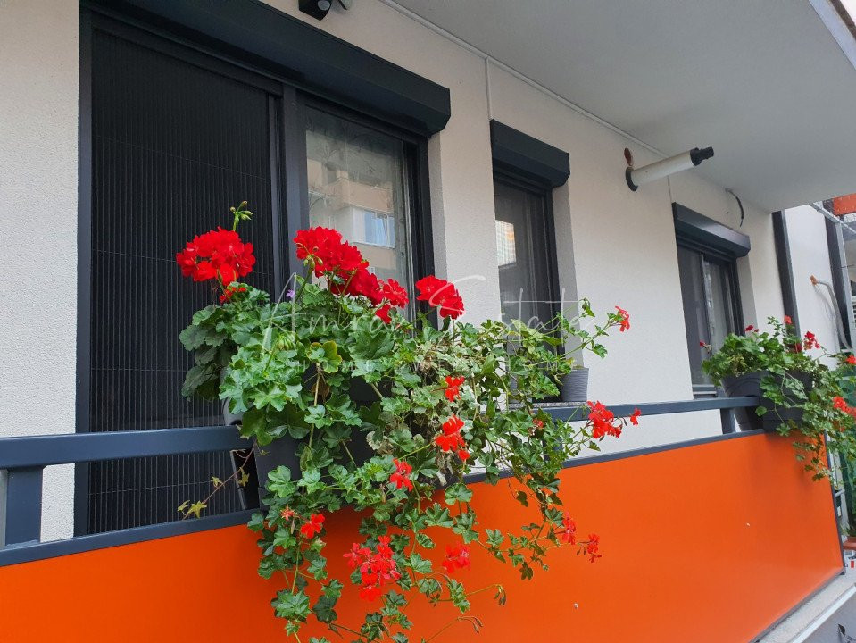 Apartament ultrafinisat 3 camere + terasa 60 mp